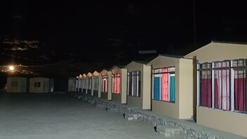 soma retreat cottage pangong lake