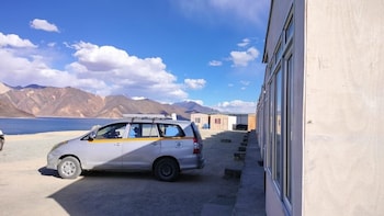 soma retreat cottage pangong lake