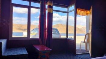 soma retreat cottage pangong lake