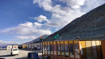 soma retreat cottage pangong lake