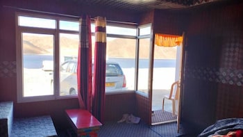 soma retreat cottage pangong lake