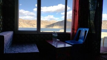 soma retreat cottage pangong lake