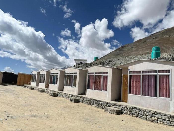 soma retreat cottage pangong lake