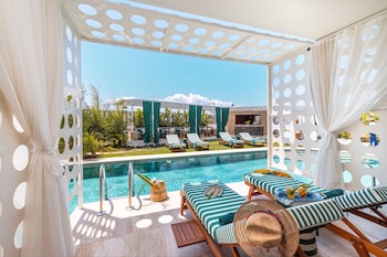 the xon hotel
