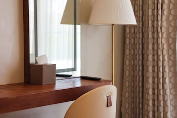 the xon hotel