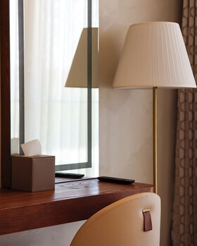 the xon hotel