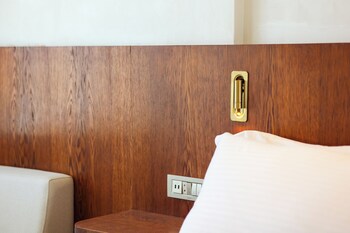 the xon hotel
