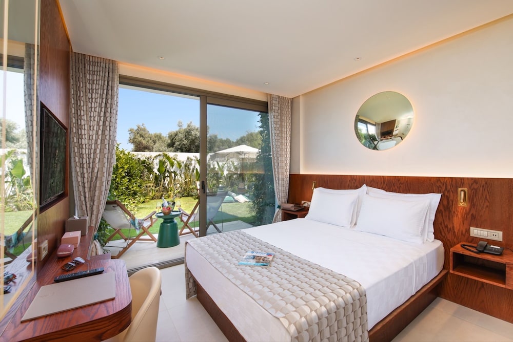 the xon hotel
