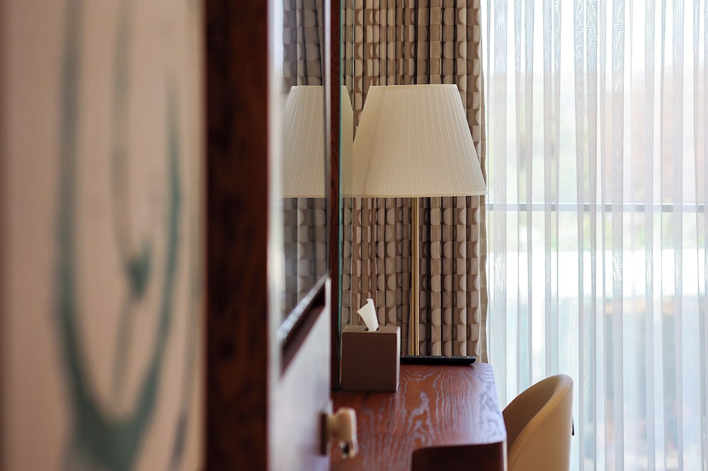 the xon hotel