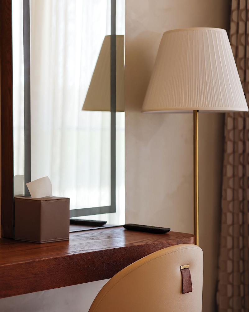 the xon hotel