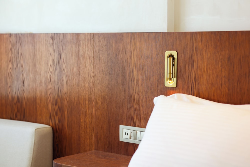 the xon hotel
