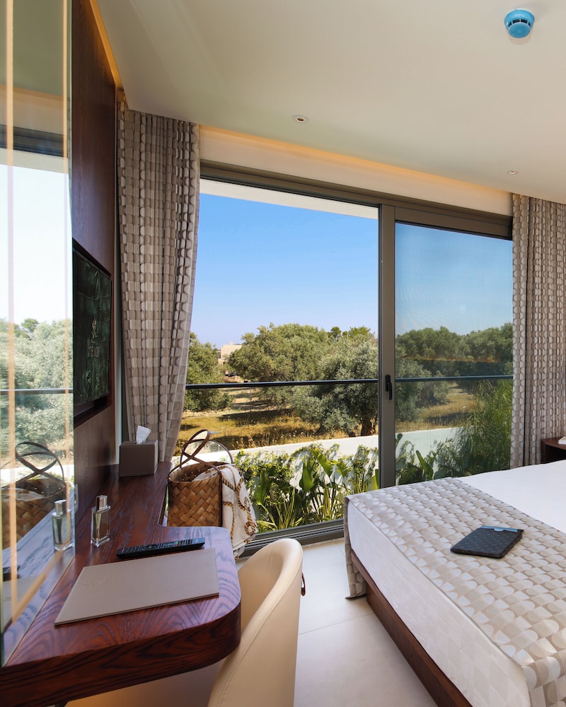 the xon hotel