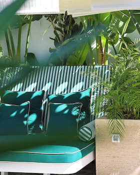 the xon hotel