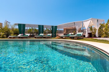 the xon hotel