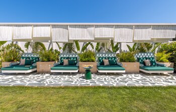 the xon hotel