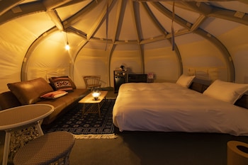 picnic garden glamping