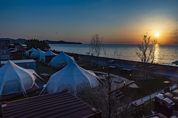 picnic garden glamping