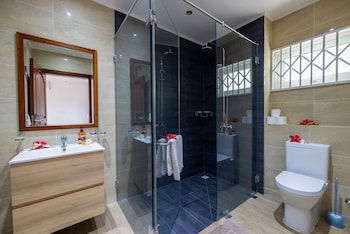 crystal shores self catering apartments