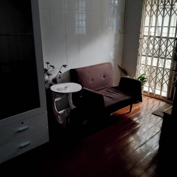 sleep with me hostel