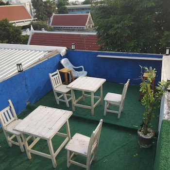 sleep with me hostel