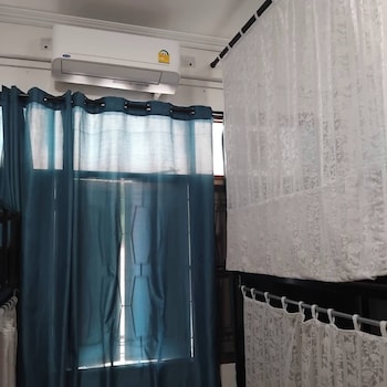 sleep with me hostel