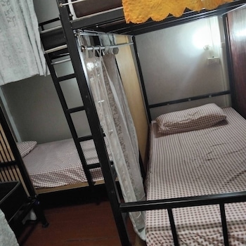 sleep with me hostel