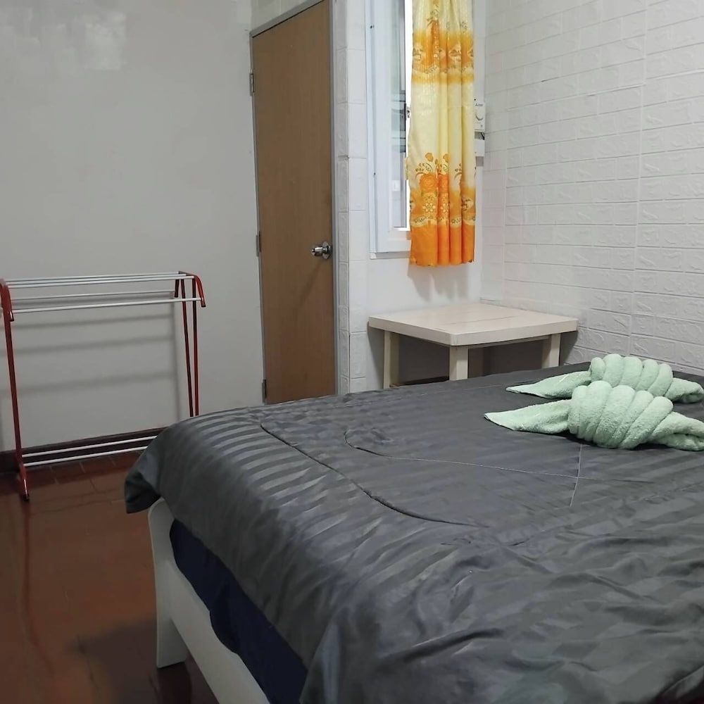 sleep with me hostel