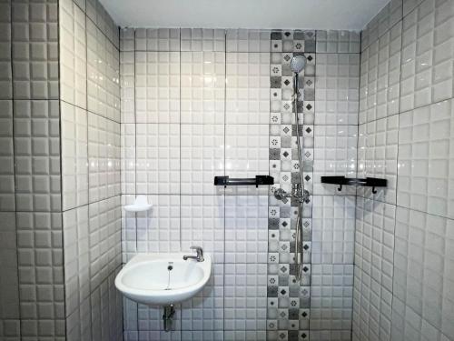 modern designed studio at de prima apartment