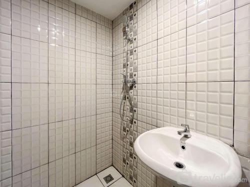 modern designed studio at de prima apartment