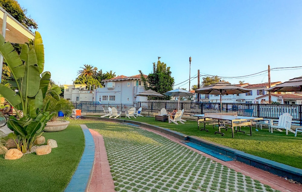 ith santa barbara beach hostel