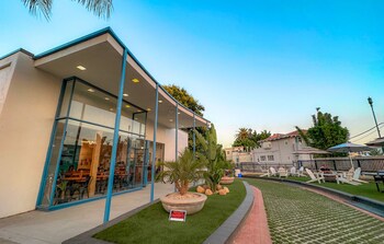 ith santa barbara beach hostel