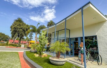 ith santa barbara beach hostel