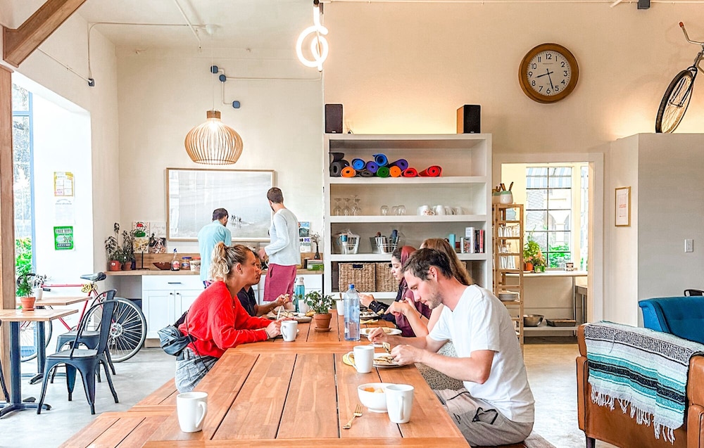 ith santa barbara beach hostel