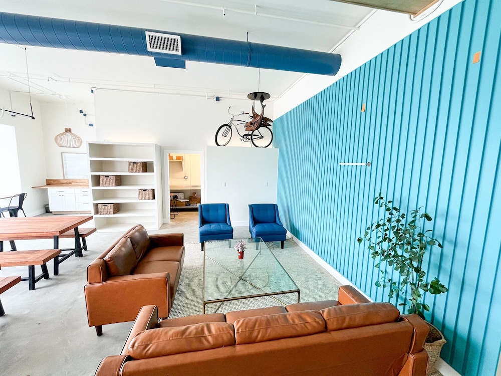 ith santa barbara beach hostel