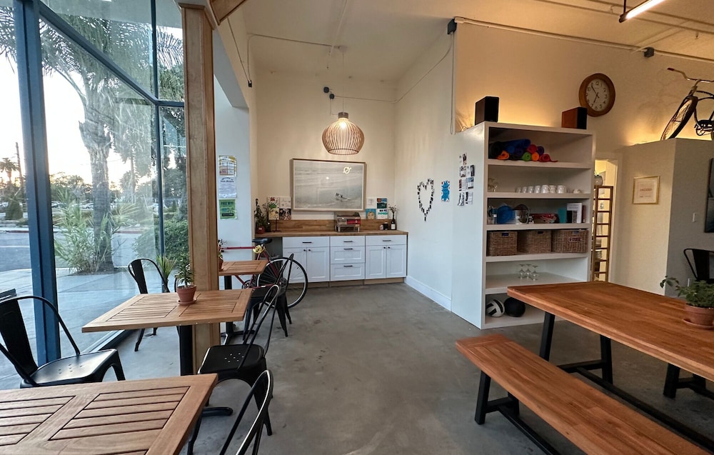 ith santa barbara beach hostel