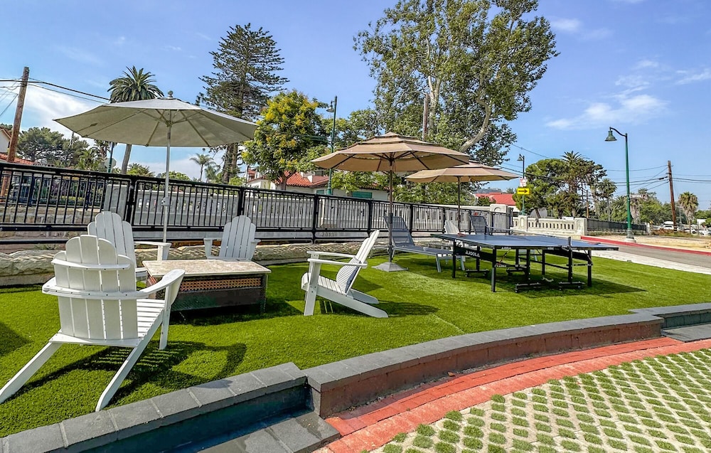 ith santa barbara beach hostel