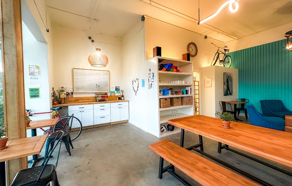 ith santa barbara beach hostel