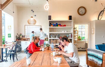 ith santa barbara beach hostel