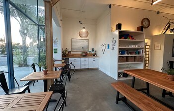 ith santa barbara beach hostel