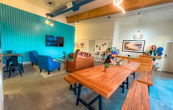 ith santa barbara beach hostel