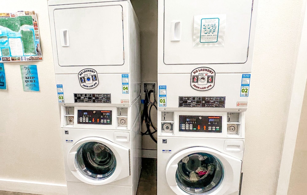 ith santa barbara beach hostel