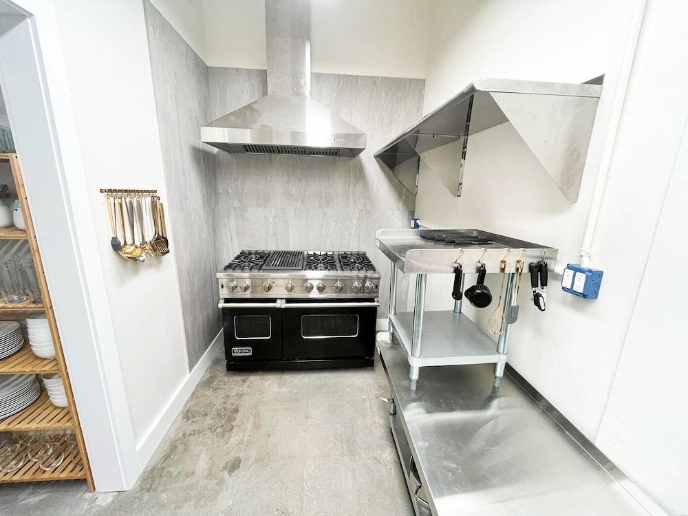 ith santa barbara beach hostel