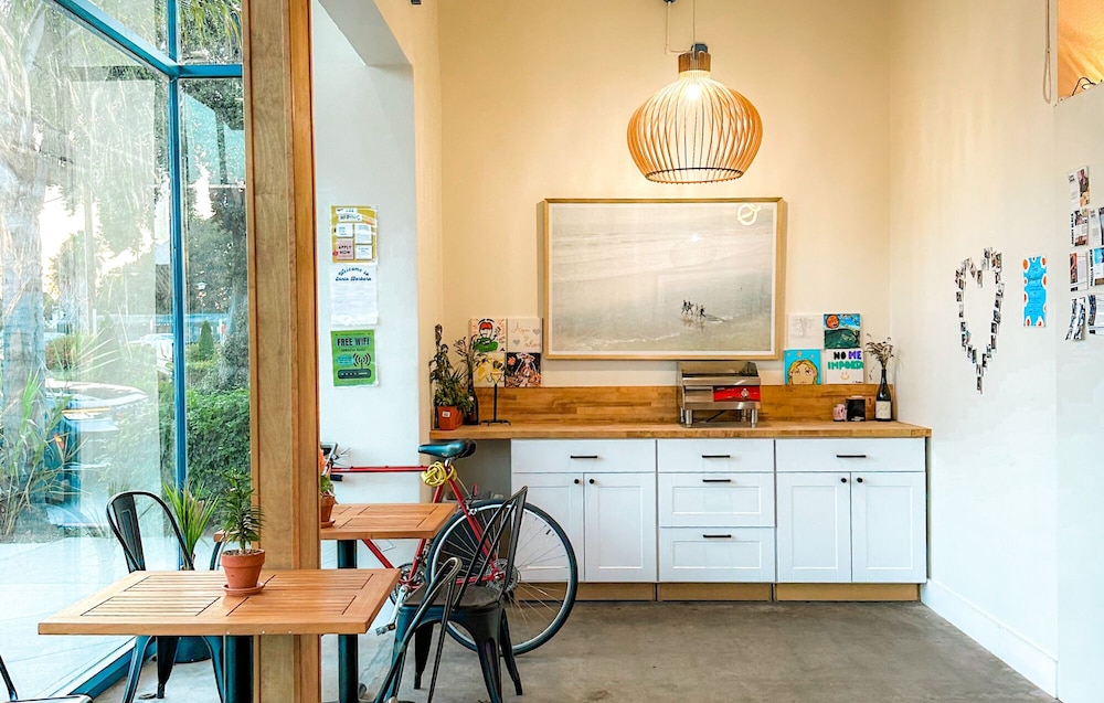 ith santa barbara beach hostel