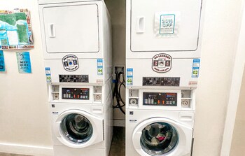 ith santa barbara beach hostel