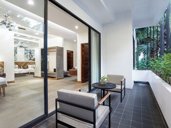 grand yard la residence