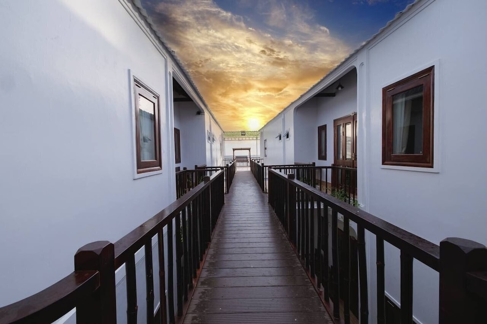 the poplar resort