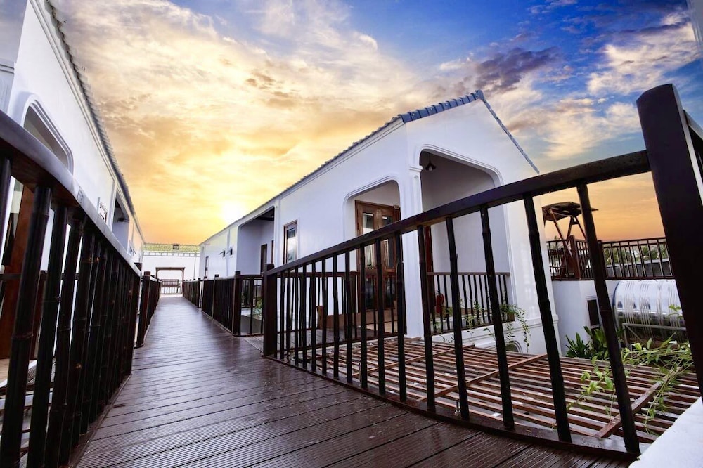 the poplar resort