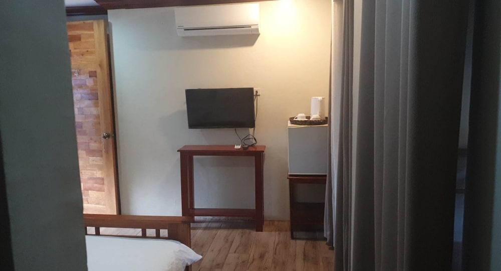 birdwatchers beachfront hotel panglao