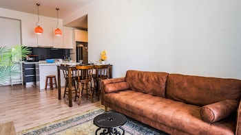 emporis soho residence by airhost