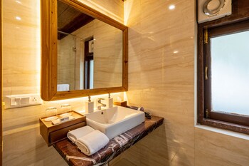 ama stays and trails ramgarh heritage villa manali